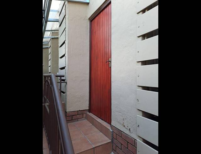 2 BEDROOM APARTMENT FOR SALE IN CASTLEVIEW